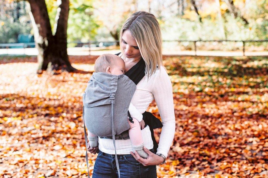 Gesundes Tragen mit dem Soft Carrier baby junior Fachmagazin fur Kinderausstattung und mode