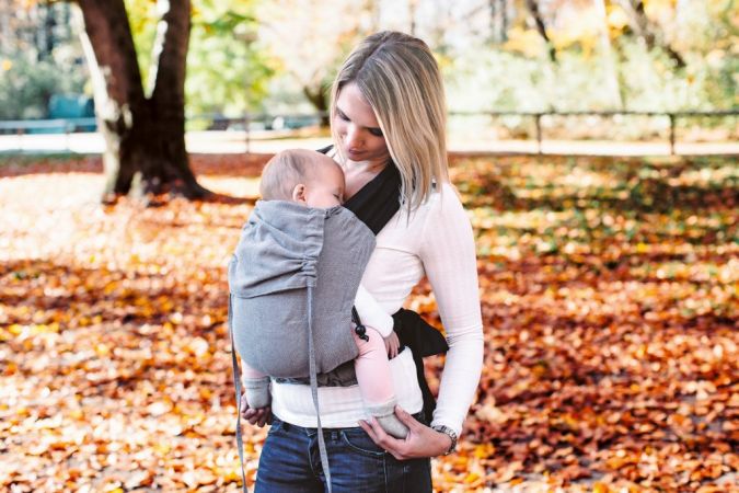 Gesundes Tragen Mit Dem Soft Carrier Baby Junior Fachmagazin Fur Kinderausstattung Und Mode