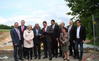 Baustellenbesichtigung mit Bürgermeister J. Hoffmann, M. Hauspurg, K. Schwedt, D. Schwedt, F. J. Pschierer, M. Schöffel, T. Engel, Da. Schwedt, K...