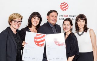 Die Geschäftsleitung der Lässig GmbH, Karin Heinrich, Claudia und Stefan Lässig freuen sich gemeinsam mit ihren Mitarbeiterinnen Miriam Garcia (...
