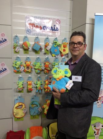 Babys erste Freunde heißen mes amis und kommen vom Plüschspielwarenhersteller Heunec. Auf der Spielwarenmesse in kuscheliger Mission: Martin Stark.