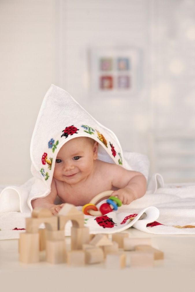 Die Ernst Feiler GmbH ist bekannt für die Herstellung echter Webchenille - die Kinderkollektion besteht aus weichem Frottier mit feiner Chenilleka...
