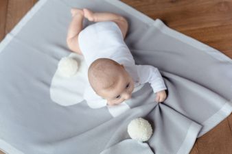 Eva--NaomiBabydecke-Ronny.jpg