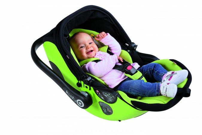 Mit der „kiddy evo-lunafix“-Babyschale werden Kinder in und außerhalb des Pkw in gesunder Liegeposition transportiert.