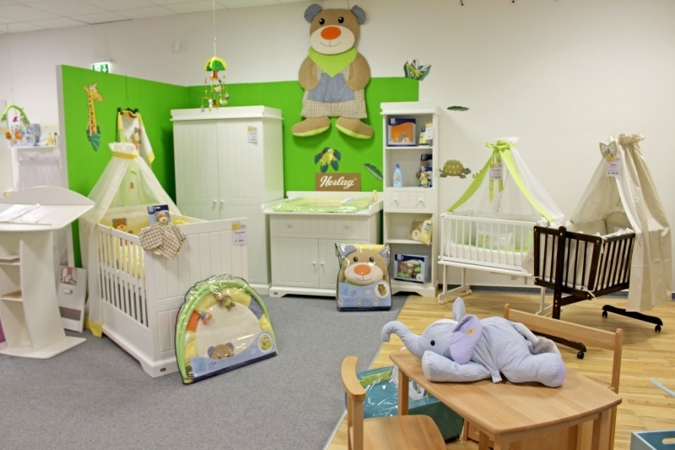 Seit dem Umzug können selbst komplette Einrichtungen fürs Kinderzimmer präsentiert werden.