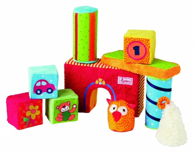 Aus Textilien lassen sich nicht nur Kuscheltiere, sondern auch viele andere Spielzeuge wie etwa Bausteine herstellen, betont sigikid-Geschäftsfüh...
