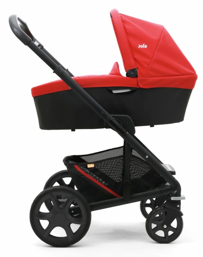 Der vielseitige Kinderwagen Chrome von joie bringt Baby-schale, Babywanne sowie Sportsitz mit, kann in beide Richtungen genutzt werden und lässt s...
