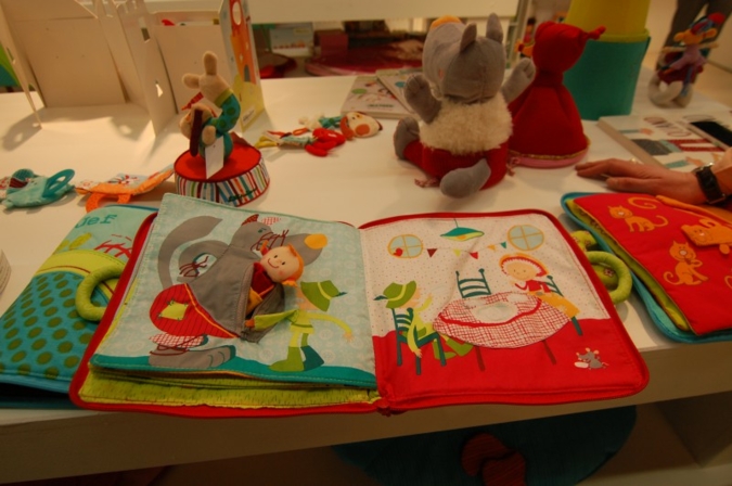 Die ausgestellten Stoff-Märchenbücher von Lilliputiens waren in diesem Jahr für den Toy Award nominiert.