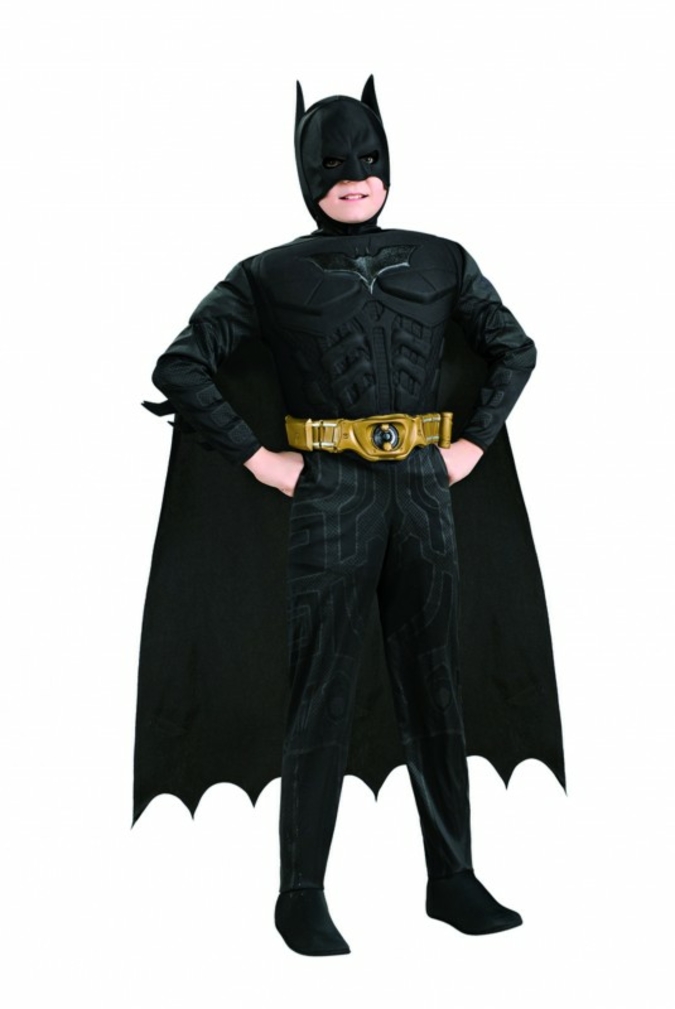Mit dem Batman-Kostümen von Rubie‘s Deutschland, Bergisch Gladbach, können Kinder in die „Haut“ ihres Helden schlüpfen.