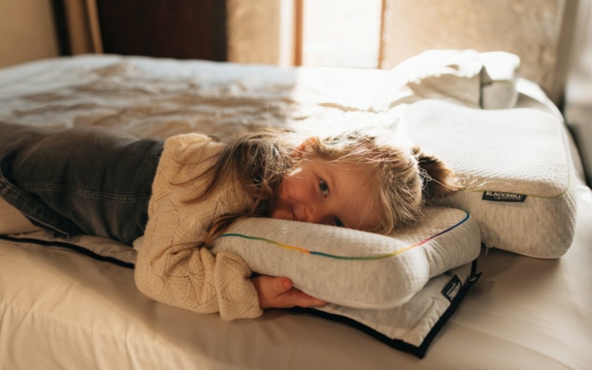 Blackroll-recovery-Pillow-Kids-Copyright-Vanessa-Blankenagel--Blackroll.jpg