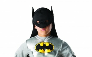 Ob Batman oder Batman Metallic: Die Rubie‘s-Kostüme passen Kindern ab drei Jahren.