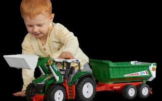 Bruder-Spielwaren-Traktor-mit.png