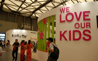 kiddy in China: Der Hersteller aus Hof hofft auf baldige Kindersitz-Pflicht im Lande.