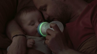 Philips-Avent-Response-Nachtflasche-mit-Leuchtring-Copyright-Philips-Avent.jpg