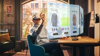 Online-Shopping-mit-VR-Brille.jpeg