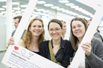 Katja-Natalia-mit-Kundin-Copyright-Koelnmesse-GmbH--Hanne-Engwald.jpg
