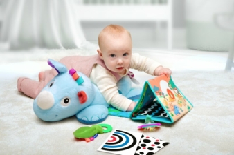 Ravensburger-Play--Nashorn-Spielkissen-Copyright-Ravensburger.jpg