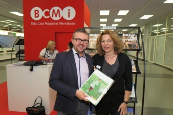 Vereinbarten die Zusammenarbeit auf der Kind + Jugend: BCMI-Präsident Marek Jankowski und baby&junior-Chefredakteurin Lioba Hebauer.
