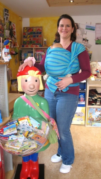 Um werdende Mütter zu unterstützen, bietet Katharina Krapp Trageberatungs- und Säuglingspflegekurse im Laden an.