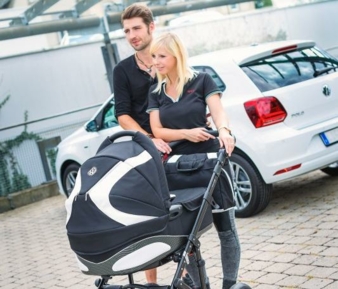 Ehrensache: Babys erster fahrbarer Untersatz muss natürlich ein Volkswagen sein!
