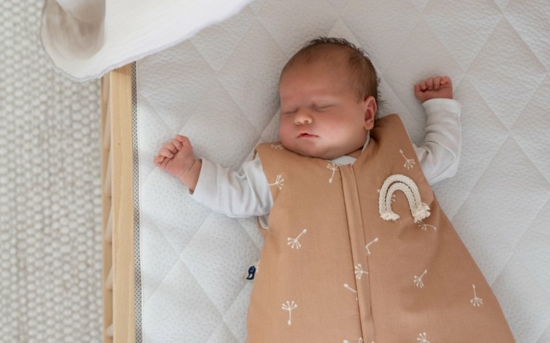 Zwischen Müdigkeit und Mythen: Was wirklich hinter Baby-Schlafproblemen steckt