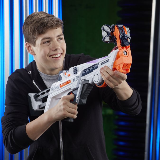 E2279EU4 Nerf Laser Ops Pro DeltaBurst Lifestyle 10