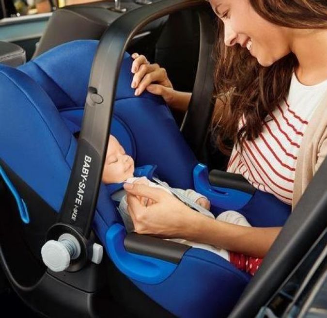 BRITAX RÖMER_LIFESTYLE_CS_BABY_SAFE_iSize_mother_baby_car_300dpi_klein